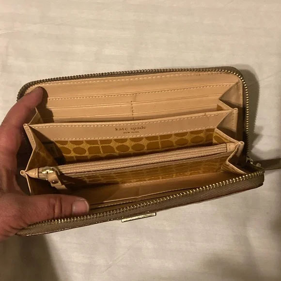 Kate Spade Embossed Wallet EUC - Picture 11 of 16
